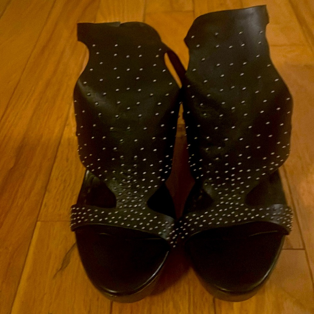 Juicy Couture | Black Wedge | Size 10M